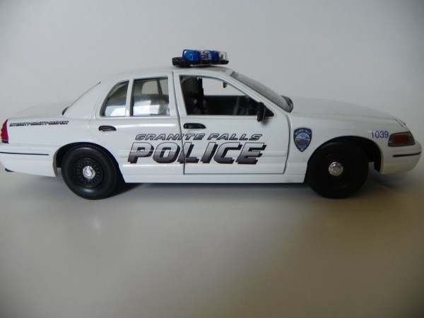 Welly Model Police Car Crown Vic