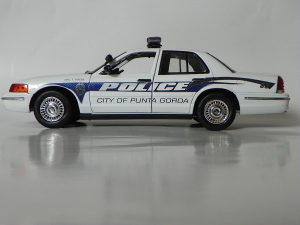 Welly Model Police Car Ford Crown Vic