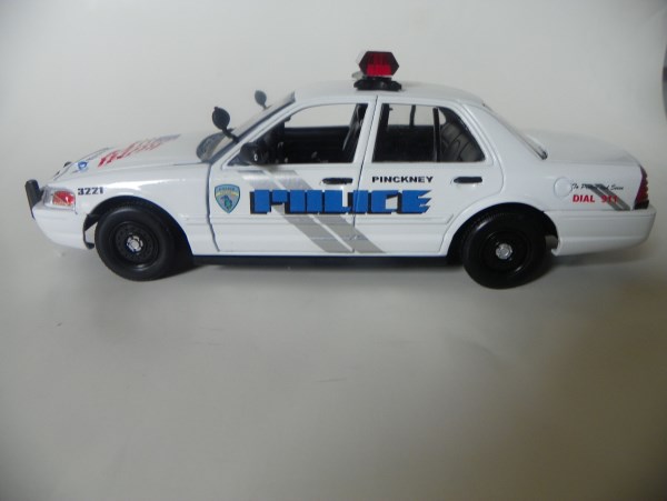 Welly Model Police Car Ford Explorer