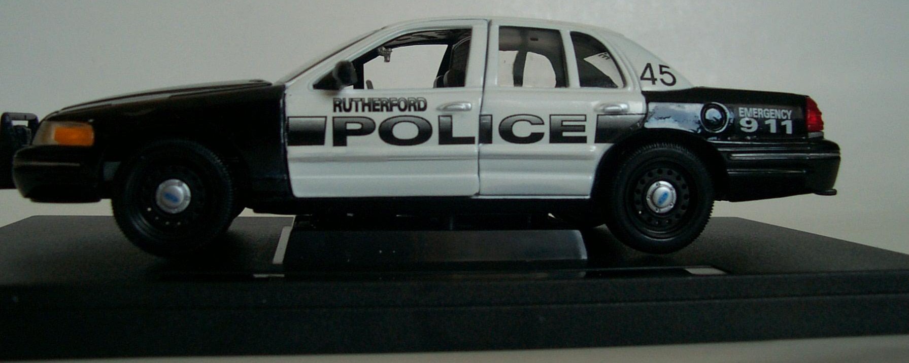 Welly Model Police Car Crown Vic