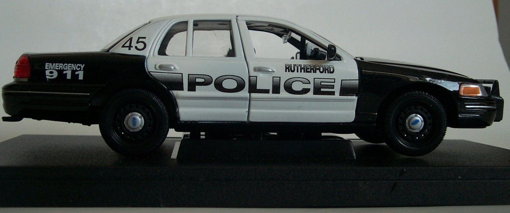 Welly Model Police Car Crown Vic