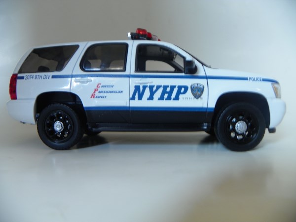 Welly Police Car NYPD Ford Explorer