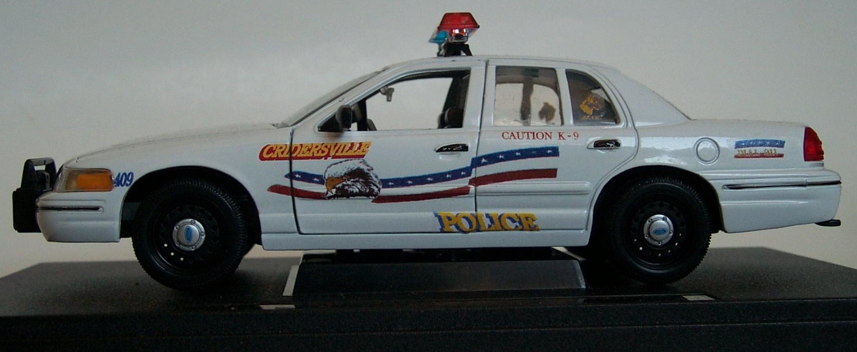 Welly Model Police Car Crown Vic